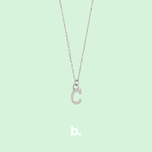 Collar de plata letra C